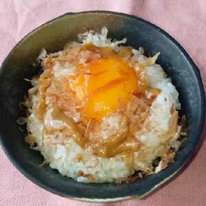 普通の卵かけご飯に飽きたら！味噌かつお節卵かけご飯